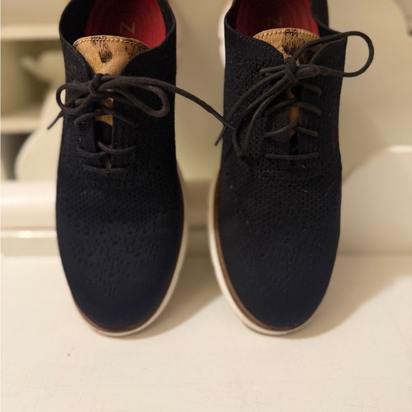 Crafted Stitchlite uppers with decorative detailing on a classic wingtip oxford. - Picture 5 of 14